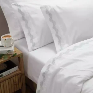 Jgo. de sábanas · Embozo bordado · 1 1/2 pl